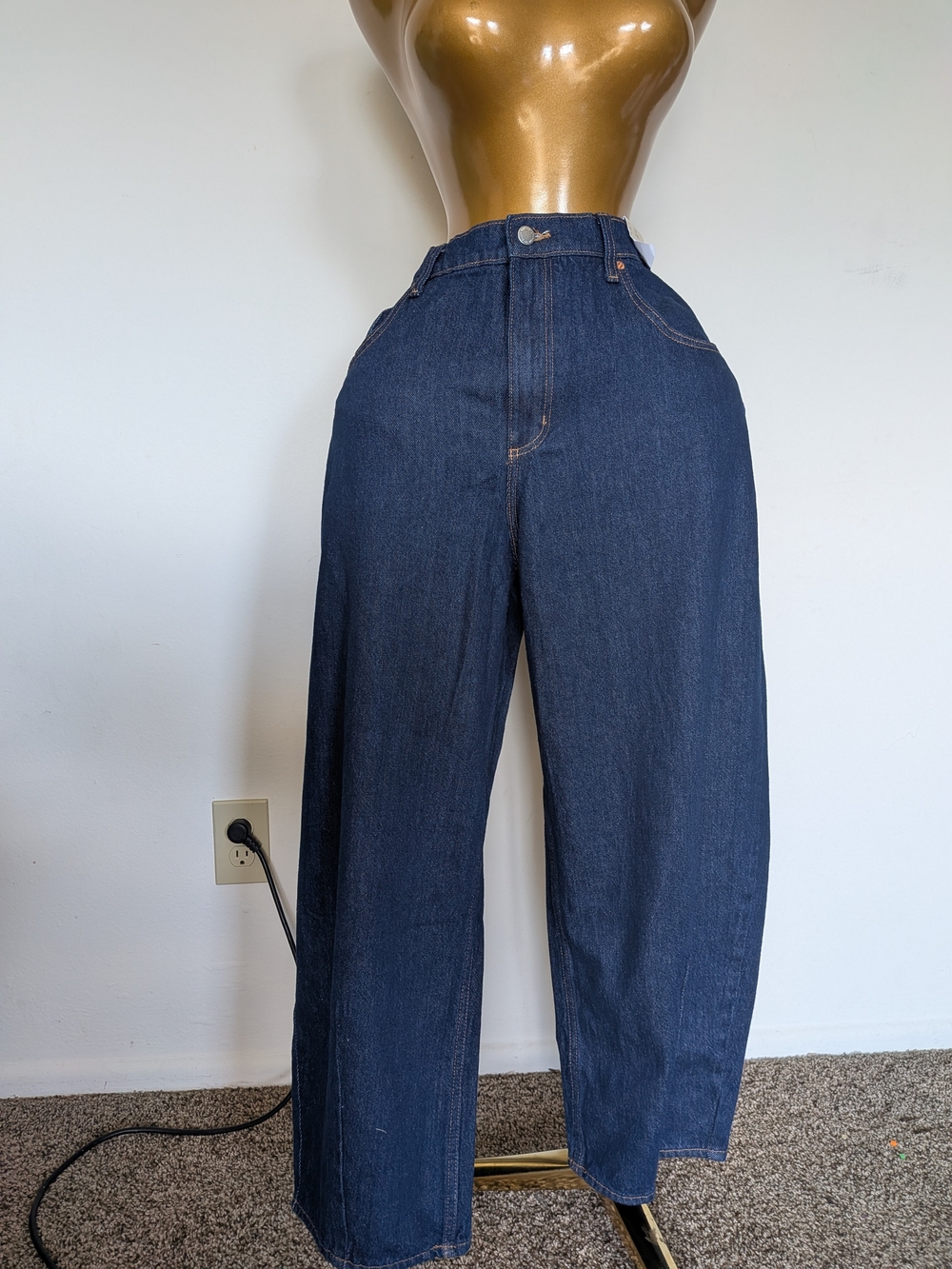Universal Thread High-Waist 100% Cotton Easy Barrel Women Jeans in Dark Blue-16